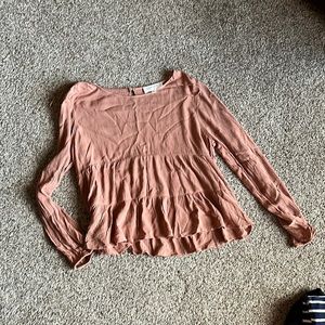 Cute dressy long sleeve shirt.